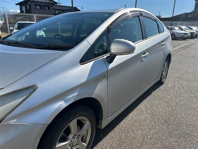 プリウス Ｌ　スマートキー　純正ＨＤＤナビ（ＮＨＺＮ－Ｗ５９Ｇ）　フルセグＴＶ　ＣＤ／ＤＶＤ再生　Ｂｌｕｅｔｏｏｔｈ　純正フロアマット　純正ドアバイザー　電格ウィンカーミラー　オートライト☆ヘッドライトレベライザー（28枚目）