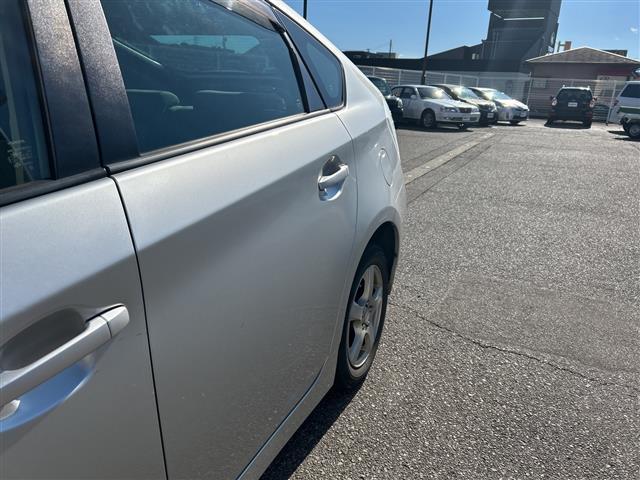 プリウス Ｌ　スマートキー　純正ＨＤＤナビ（ＮＨＺＮ－Ｗ５９Ｇ）　フルセグＴＶ　ＣＤ／ＤＶＤ再生　Ｂｌｕｅｔｏｏｔｈ　純正フロアマット　純正ドアバイザー　電格ウィンカーミラー　オートライト☆ヘッドライトレベライザー（29枚目）