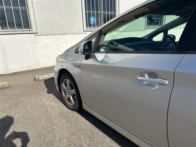 プリウス Ｌ　スマートキー　純正ＨＤＤナビ（ＮＨＺＮ－Ｗ５９Ｇ）　フルセグＴＶ　ＣＤ／ＤＶＤ再生　Ｂｌｕｅｔｏｏｔｈ　純正フロアマット　純正ドアバイザー　電格ウィンカーミラー　オートライト☆ヘッドライトレベライザー（30枚目）