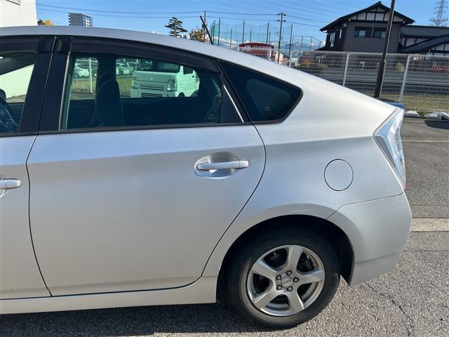 プリウス Ｌ　スマートキー　純正ＨＤＤナビ（ＮＨＺＮ－Ｗ５９Ｇ）　フルセグＴＶ　ＣＤ／ＤＶＤ再生　Ｂｌｕｅｔｏｏｔｈ　純正フロアマット　純正ドアバイザー　電格ウィンカーミラー　オートライト☆ヘッドライトレベライザー（33枚目）