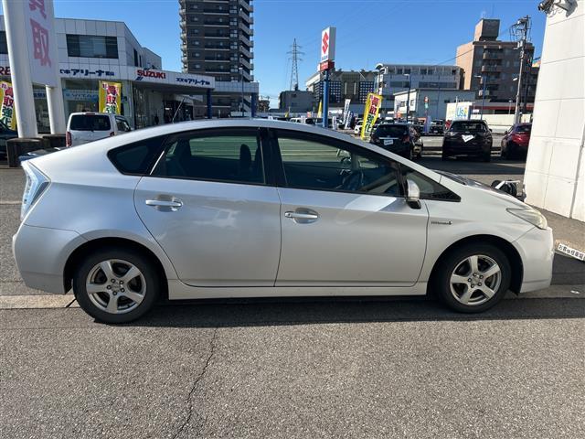 プリウス Ｌ　スマートキー　純正ＨＤＤナビ（ＮＨＺＮ－Ｗ５９Ｇ）　フルセグＴＶ　ＣＤ／ＤＶＤ再生　Ｂｌｕｅｔｏｏｔｈ　純正フロアマット　純正ドアバイザー　電格ウィンカーミラー　オートライト☆ヘッドライトレベライザー（37枚目）