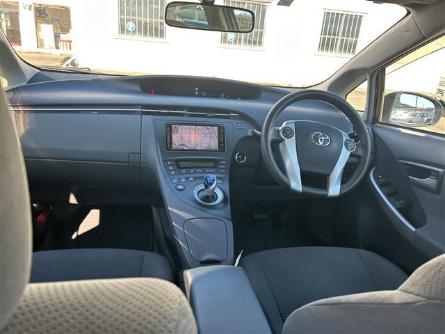 プリウス Ｌ　スマートキー　純正ＨＤＤナビ（ＮＨＺＮ－Ｗ５９Ｇ）　フルセグＴＶ　ＣＤ／ＤＶＤ再生　Ｂｌｕｅｔｏｏｔｈ　純正フロアマット　純正ドアバイザー　電格ウィンカーミラー　オートライト☆ヘッドライトレベライザー（42枚目）