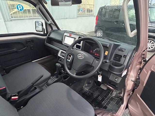 ハイゼットトラック ☆4WD☆キーレスエントリー☆社外メモリーナビ(CN-HE01WD)☆DVD/BT/MSV/フルセグTV☆衝突安全ブレーキ☆レーンキープアシスト☆LEDヘッドライト/LEDフォグ☆LED大型荷台作業灯(19枚目)