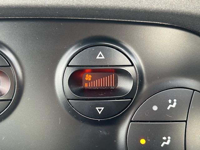 アバルト５９５ コンペティツィオーネ　☆ワンオーナー☆ハーフレザーシート☆社外メモリーナビ（ＣＮ－Ｒ３００Ｄ）☆ＤＶＤ／ＭＳＶ／ＢＴ／フルセグＴＶ☆ＡＵＸ／ＵＳＢ接続☆バックカメラ☆純正ＥＴＣ☆リモコンキー☆バックソナー☆メッキミラー（8枚目）