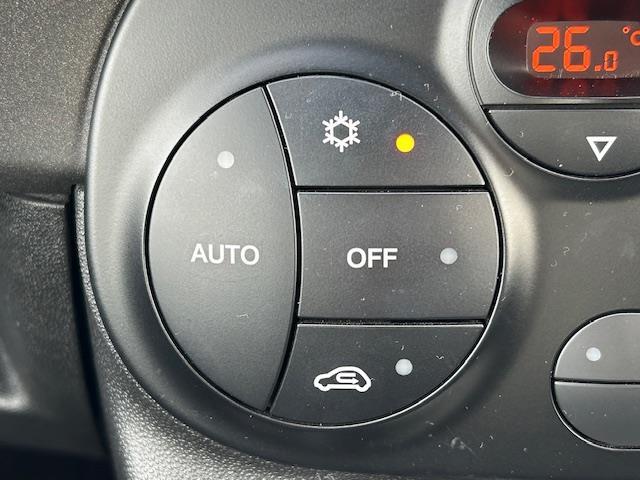 アバルト５９５ コンペティツィオーネ　☆ワンオーナー☆ハーフレザーシート☆社外メモリーナビ（ＣＮ－Ｒ３００Ｄ）☆ＤＶＤ／ＭＳＶ／ＢＴ／フルセグＴＶ☆ＡＵＸ／ＵＳＢ接続☆バックカメラ☆純正ＥＴＣ☆リモコンキー☆バックソナー☆メッキミラー（9枚目）