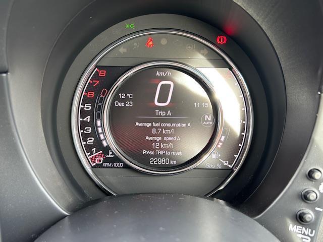 アバルト５９５ コンペティツィオーネ　☆ワンオーナー☆ハーフレザーシート☆社外メモリーナビ（ＣＮ－Ｒ３００Ｄ）☆ＤＶＤ／ＭＳＶ／ＢＴ／フルセグＴＶ☆ＡＵＸ／ＵＳＢ接続☆バックカメラ☆純正ＥＴＣ☆リモコンキー☆バックソナー☆メッキミラー（21枚目）