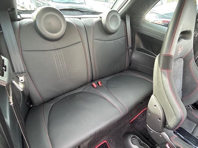 アバルト５９５ コンペティツィオーネ　☆ワンオーナー☆ハーフレザーシート☆社外メモリーナビ（ＣＮ－Ｒ３００Ｄ）☆ＤＶＤ／ＭＳＶ／ＢＴ／フルセグＴＶ☆ＡＵＸ／ＵＳＢ接続☆バックカメラ☆純正ＥＴＣ☆リモコンキー☆バックソナー☆メッキミラー（32枚目）