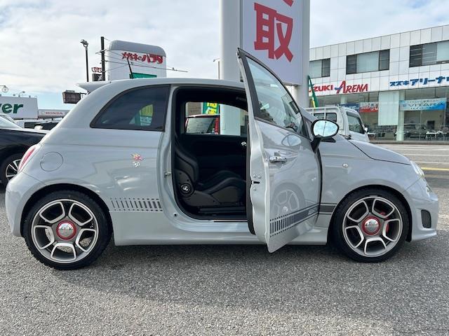 アバルト５９５ コンペティツィオーネ　☆ワンオーナー☆ハーフレザーシート☆社外メモリーナビ（ＣＮ－Ｒ３００Ｄ）☆ＤＶＤ／ＭＳＶ／ＢＴ／フルセグＴＶ☆ＡＵＸ／ＵＳＢ接続☆バックカメラ☆純正ＥＴＣ☆リモコンキー☆バックソナー☆メッキミラー（37枚目）