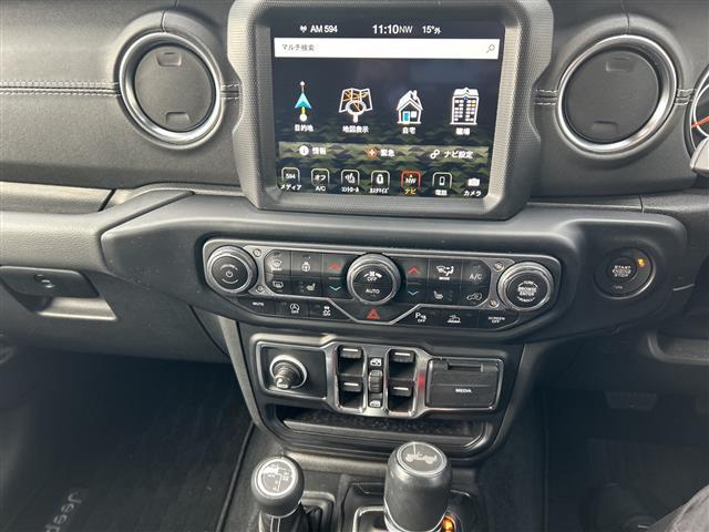 ジープ・ラングラーアンリミテッド サハラ　☆ワンオーナー☆４ＷＤ☆レザーシート☆ＦＲカメラ☆ステップ☆スマートキー×２☆メーカーオプションナビ☆ＵＳＢ／ＡＵＸ☆ＥＴＣ２．０☆前席シートヒーター☆プッシュスタート☆ＬＥＤヘッドライト（14枚目）