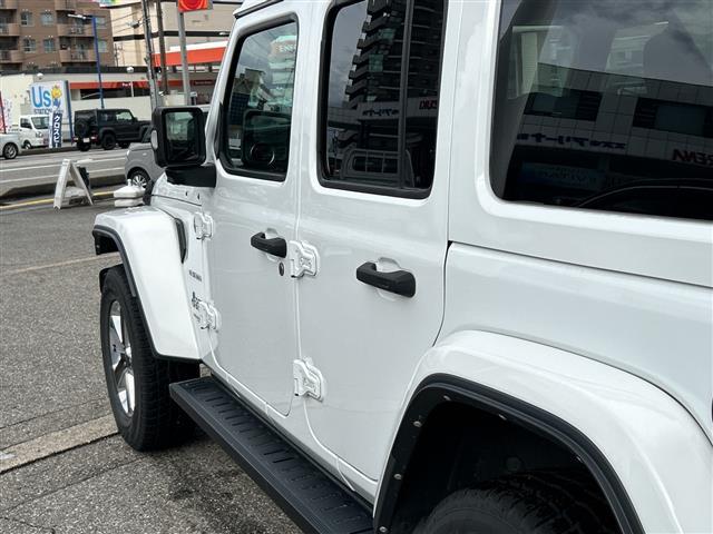 ジープ・ラングラーアンリミテッド サハラ　☆ワンオーナー☆４ＷＤ☆レザーシート☆ＦＲカメラ☆ステップ☆スマートキー×２☆メーカーオプションナビ☆ＵＳＢ／ＡＵＸ☆ＥＴＣ２．０☆前席シートヒーター☆プッシュスタート☆ＬＥＤヘッドライト（21枚目）