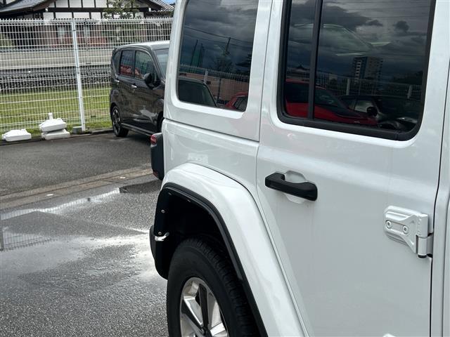 ジープ・ラングラーアンリミテッド サハラ　☆ワンオーナー☆４ＷＤ☆レザーシート☆ＦＲカメラ☆ステップ☆スマートキー×２☆メーカーオプションナビ☆ＵＳＢ／ＡＵＸ☆ＥＴＣ２．０☆前席シートヒーター☆プッシュスタート☆ＬＥＤヘッドライト（29枚目）