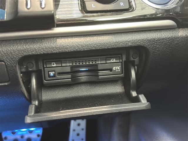 クラウンハイブリッド アスリートＳ　Ｆｏｕｒ　Ｊ－フロンティアリミテッド　メーカーナビ　ＣＤ　ＤＶＤ　フルセグ　ＳＤ再生　Ｂｌｕｅｔｏｏｔｈ　バックカメラ　セーフティーセンス　レーダークルーズ　車線逸脱警報　オートハイビーム　ＥＴＣ　ドライブレコーダー（5枚目）