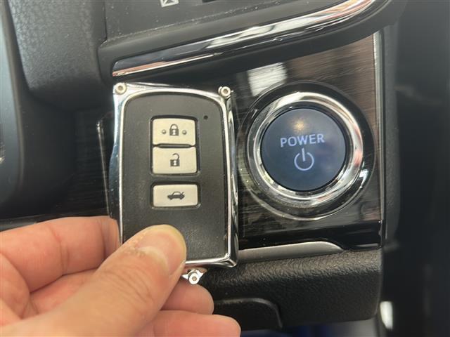 クラウンハイブリッド アスリートＳ　Ｆｏｕｒ　Ｊ－フロンティアリミテッド　メーカーナビ　ＣＤ　ＤＶＤ　フルセグ　ＳＤ再生　Ｂｌｕｅｔｏｏｔｈ　バックカメラ　セーフティーセンス　レーダークルーズ　車線逸脱警報　オートハイビーム　ＥＴＣ　ドライブレコーダー（10枚目）