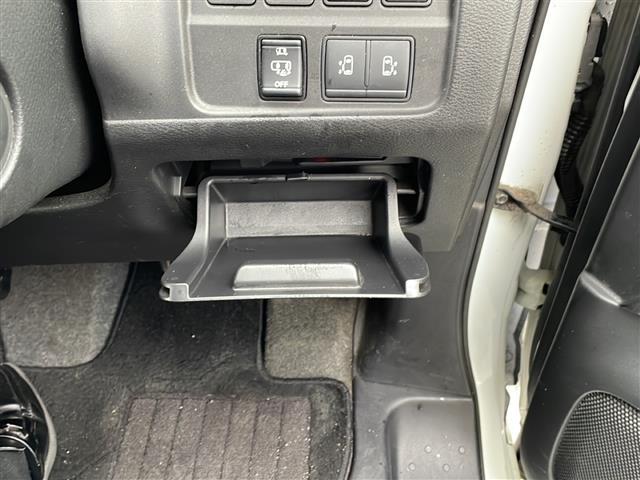 セレナ ハイウェイスター Vセレクション 純正ナビ/フルセグTV プロパイロット 両側パワースライドドア クルーズコントロール 純正AW コーナーセンサー前後 フルセグ フロアマット純正 LEDライト オートライト(17枚目)