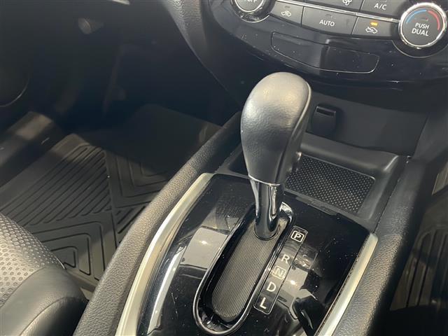 エクストレイル ２０Ｘ　社外ナビ　ＣＮ－Ｒ３００ＷＤ　フルセグテレビ　ＣＤ　ＤＶＤ　ＳＤ　ＢＴ　ＵＳＢ　ラジオ　前席シートヒーター　４ＷＤｌｏｃｋ切替機能　ヒルディセントコントロール　アイドリングストップ（13枚目）