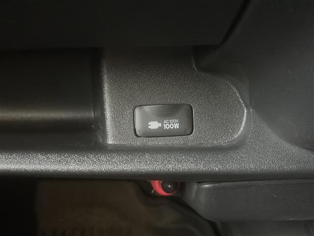 ハイエースバン スーパーGL 50TH アニバーサリーリミテッド 4WD☆ディーゼルターボ 衝突軽減装置 純正ナビTV/CD/DVD/ラジオ/Bluetooth バックカメラ ワンオーナー 両側パワースライドドア オートエアコン 横滑り防止(11枚目)