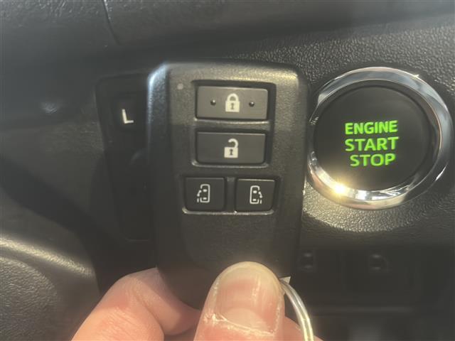 ハイエースバン スーパーGL 50TH アニバーサリーリミテッド 4WD☆ディーゼルターボ 衝突軽減装置 純正ナビTV/CD/DVD/ラジオ/Bluetooth バックカメラ ワンオーナー 両側パワースライドドア オートエアコン 横滑り防止(12枚目)