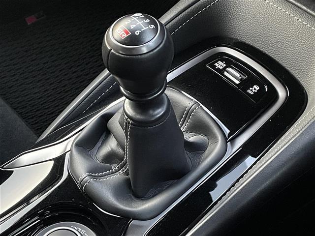 ＧＲカローラ ＲＺ　純正ディスプレイ　ナビ　ＢＴ　フルセグ　Ｍｉｒａｃａｓｔ　バックカメラ　ビルトインＥＴＣ　ＬＥＤヘッドライト　フォグライト　ＳＡＲＤフロント　ＳＡＲＤフェンダー　ＳＡＲＤサイド　ＳＡＲＤリアウィング（10枚目）