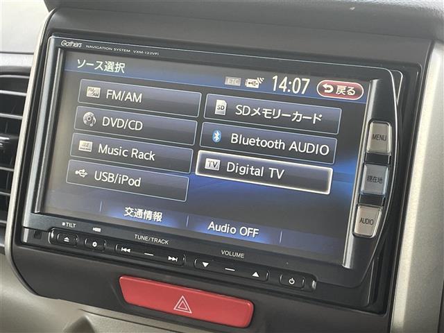 Ｎ－ＢＯＸ Ｇ・Ｌパッケージ　純正ＳＤナビ　ＣＤ　ＤＶＤ　ＳＤ　ＢＴ　フルセグＴＶ　バックカメラ　両側パワースライドドア　ＥＴＣ　ステアリングスイッチ　キセノンライト　フォグライト　ドアバイザー　電格ミラー　純正フロアマット（5枚目）