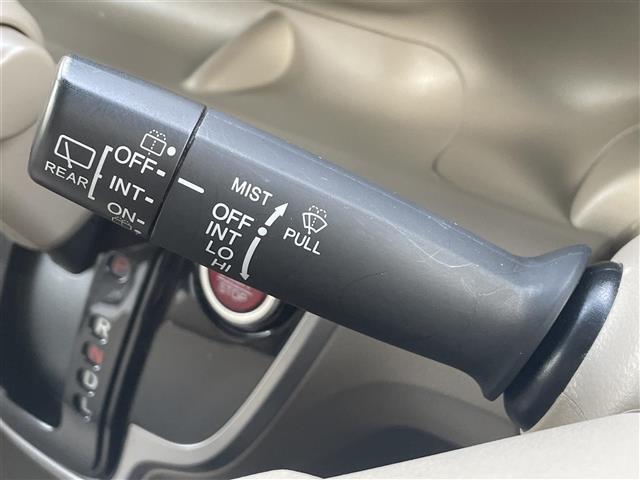 Ｎ－ＢＯＸ Ｇ・Ｌパッケージ　純正ＳＤナビ　ＣＤ　ＤＶＤ　ＳＤ　ＢＴ　フルセグＴＶ　バックカメラ　両側パワースライドドア　ＥＴＣ　ステアリングスイッチ　キセノンライト　フォグライト　ドアバイザー　電格ミラー　純正フロアマット（12枚目）