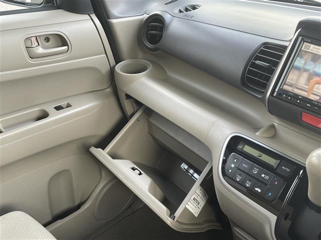 Ｎ－ＢＯＸ Ｇ・Ｌパッケージ　純正ＳＤナビ　ＣＤ　ＤＶＤ　ＳＤ　ＢＴ　フルセグＴＶ　バックカメラ　両側パワースライドドア　ＥＴＣ　ステアリングスイッチ　キセノンライト　フォグライト　ドアバイザー　電格ミラー　純正フロアマット（15枚目）