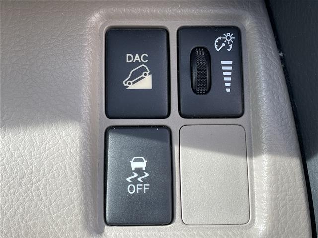 ヴァンガード ２４０Ｓ　純正ＨＤＤナビ　ＣＤ　ＤＶＤ　ラジオ　バックカメラ　ＥＴＣ　ダウンヒルアシスト　クルーズコントロール　キセノンライト　フォグライト　オートライト　プッシュスタート　電格ミラー　純正１７インチＡＷ（16枚目）