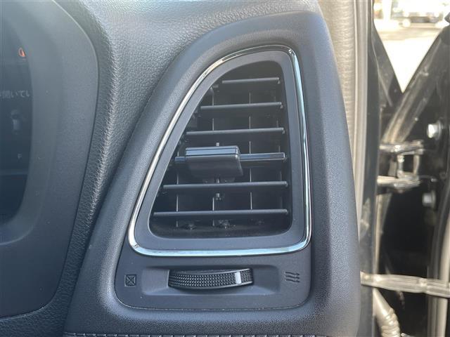 ヴェゼル Ｘ・ホンダセンシング　純正インターナビ　ＣＤ　ＤＶＤ　ＨＤＭＩ　ＢＴ　ＵＳＢ　ワンセグＴＶ　バックカメラ　ビルトインＥＴＣ　ステアリングスイッチ　アイドリングストップ　ＬＥＤヘッドライト　フォグライト　純正１６インチＡＷ（9枚目）