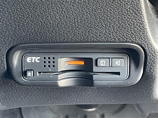 ヴェゼル Ｘ・ホンダセンシング　純正インターナビ　ＣＤ　ＤＶＤ　ＨＤＭＩ　ＢＴ　ＵＳＢ　ワンセグＴＶ　バックカメラ　ビルトインＥＴＣ　ステアリングスイッチ　アイドリングストップ　ＬＥＤヘッドライト　フォグライト　純正１６インチＡＷ（11枚目）