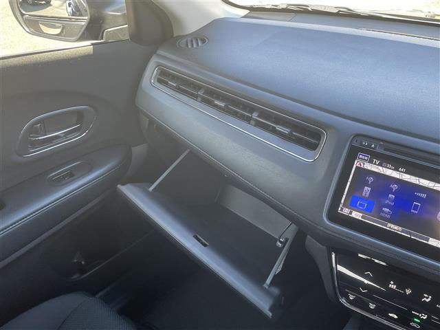 ヴェゼル Ｘ・ホンダセンシング　純正インターナビ　ＣＤ　ＤＶＤ　ＨＤＭＩ　ＢＴ　ＵＳＢ　ワンセグＴＶ　バックカメラ　ビルトインＥＴＣ　ステアリングスイッチ　アイドリングストップ　ＬＥＤヘッドライト　フォグライト　純正１６インチＡＷ（12枚目）