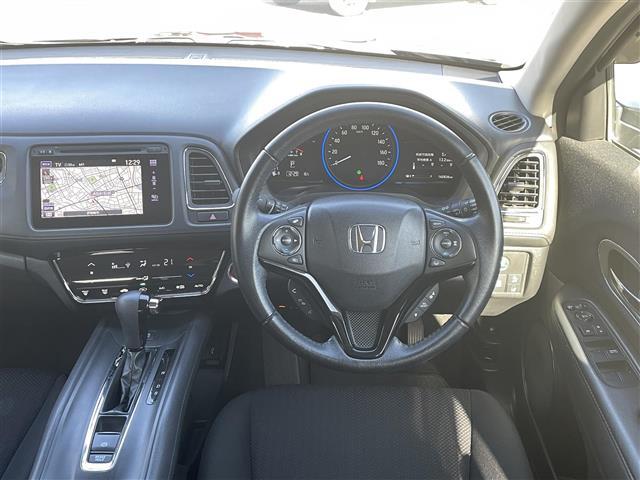 ヴェゼル Ｘ・ホンダセンシング　純正インターナビ　ＣＤ　ＤＶＤ　ＨＤＭＩ　ＢＴ　ＵＳＢ　ワンセグＴＶ　バックカメラ　ビルトインＥＴＣ　ステアリングスイッチ　アイドリングストップ　ＬＥＤヘッドライト　フォグライト　純正１６インチＡＷ（20枚目）