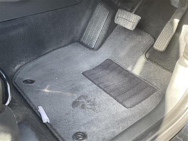 ヴェゼル Ｘ・ホンダセンシング　純正インターナビ　ＣＤ　ＤＶＤ　ＨＤＭＩ　ＢＴ　ＵＳＢ　ワンセグＴＶ　バックカメラ　ビルトインＥＴＣ　ステアリングスイッチ　アイドリングストップ　ＬＥＤヘッドライト　フォグライト　純正１６インチＡＷ（21枚目）