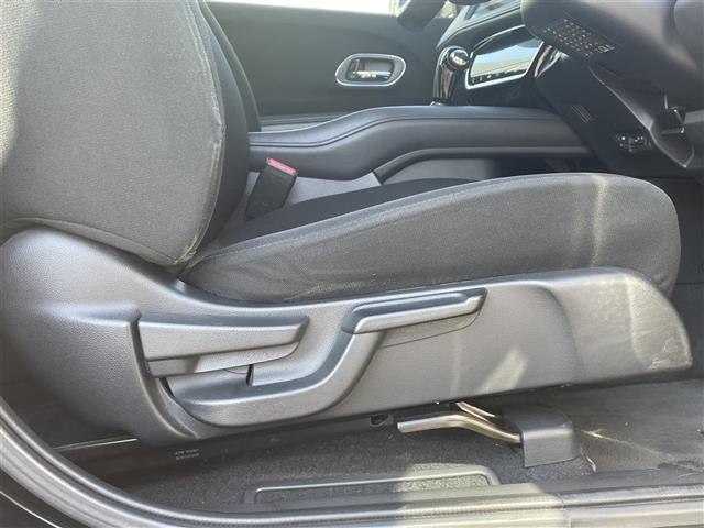 ヴェゼル Ｘ・ホンダセンシング　純正インターナビ　ＣＤ　ＤＶＤ　ＨＤＭＩ　ＢＴ　ＵＳＢ　ワンセグＴＶ　バックカメラ　ビルトインＥＴＣ　ステアリングスイッチ　アイドリングストップ　ＬＥＤヘッドライト　フォグライト　純正１６インチＡＷ（22枚目）