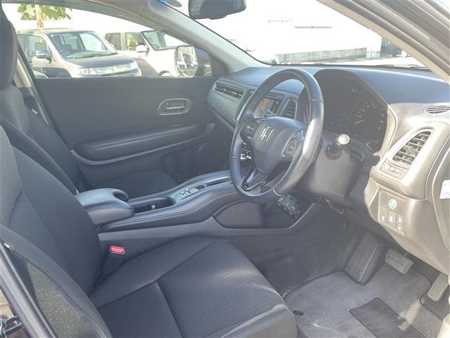 ヴェゼル Ｘ・ホンダセンシング　純正インターナビ　ＣＤ　ＤＶＤ　ＨＤＭＩ　ＢＴ　ＵＳＢ　ワンセグＴＶ　バックカメラ　ビルトインＥＴＣ　ステアリングスイッチ　アイドリングストップ　ＬＥＤヘッドライト　フォグライト　純正１６インチＡＷ（23枚目）