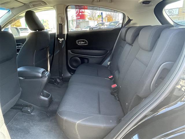 ヴェゼル Ｘ・ホンダセンシング　純正インターナビ　ＣＤ　ＤＶＤ　ＨＤＭＩ　ＢＴ　ＵＳＢ　ワンセグＴＶ　バックカメラ　ビルトインＥＴＣ　ステアリングスイッチ　アイドリングストップ　ＬＥＤヘッドライト　フォグライト　純正１６インチＡＷ（28枚目）