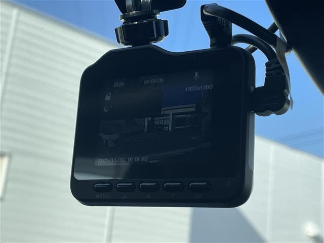 ノート Ｓ　純正ＳＤナビ　ＣＤ　ＳＤ　ＵＳＢ　ＢＴ　フルセグＴＶ　全方位カメラ　デジタルインナーミラー　前後ドライブレコーダー　オートホールド　ステアリングスイッチ　ＬＥＤヘッドライト　フォグライト（6枚目）