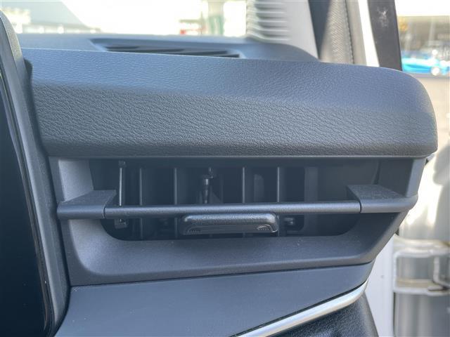 ノート Ｓ　純正ＳＤナビ　ＣＤ　ＳＤ　ＵＳＢ　ＢＴ　フルセグＴＶ　全方位カメラ　デジタルインナーミラー　前後ドライブレコーダー　オートホールド　ステアリングスイッチ　ＬＥＤヘッドライト　フォグライト（11枚目）