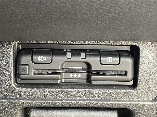 ノート Ｓ　純正ＳＤナビ　ＣＤ　ＳＤ　ＵＳＢ　ＢＴ　フルセグＴＶ　全方位カメラ　デジタルインナーミラー　前後ドライブレコーダー　オートホールド　ステアリングスイッチ　ＬＥＤヘッドライト　フォグライト（14枚目）