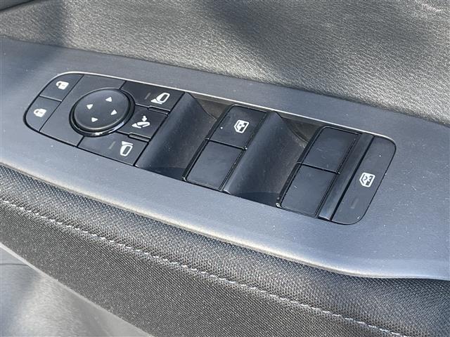 ノート Ｓ　純正ＳＤナビ　ＣＤ　ＳＤ　ＵＳＢ　ＢＴ　フルセグＴＶ　全方位カメラ　デジタルインナーミラー　前後ドライブレコーダー　オートホールド　ステアリングスイッチ　ＬＥＤヘッドライト　フォグライト（20枚目）