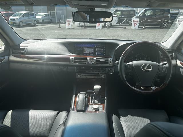 ＬＳ ＬＳ４６０　バージョンＣ　Ｉパッケージ　禁煙車／純正ナビ／サンルーフ／プレミアムサウンド／エアシート／シートヒーター／パワーシート／クルコン／ブラインドスポットモニター／ＥＴＣ２．０／純正１９インチＡＷ／前後クリソナ／ＬＥＤヘッドライト（2枚目）