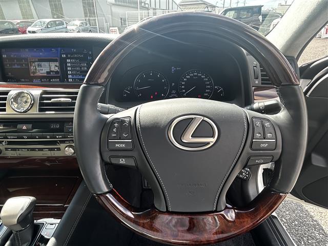 ＬＳ ＬＳ４６０　バージョンＣ　Ｉパッケージ　禁煙車／純正ナビ／サンルーフ／プレミアムサウンド／エアシート／シートヒーター／パワーシート／クルコン／ブラインドスポットモニター／ＥＴＣ２．０／純正１９インチＡＷ／前後クリソナ／ＬＥＤヘッドライト（3枚目）