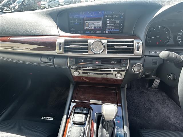 ＬＳ ＬＳ４６０　バージョンＣ　Ｉパッケージ　禁煙車／純正ナビ／サンルーフ／プレミアムサウンド／エアシート／シートヒーター／パワーシート／クルコン／ブラインドスポットモニター／ＥＴＣ２．０／純正１９インチＡＷ／前後クリソナ／ＬＥＤヘッドライト（7枚目）
