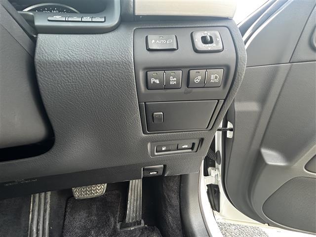 ＬＳ ＬＳ４６０　バージョンＣ　Ｉパッケージ　禁煙車／純正ナビ／サンルーフ／プレミアムサウンド／エアシート／シートヒーター／パワーシート／クルコン／ブラインドスポットモニター／ＥＴＣ２．０／純正１９インチＡＷ／前後クリソナ／ＬＥＤヘッドライト（10枚目）