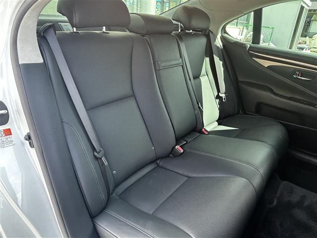 ＬＳ ＬＳ４６０　バージョンＣ　Ｉパッケージ　禁煙車／純正ナビ／サンルーフ／プレミアムサウンド／エアシート／シートヒーター／パワーシート／クルコン／ブラインドスポットモニター／ＥＴＣ２．０／純正１９インチＡＷ／前後クリソナ／ＬＥＤヘッドライト（24枚目）