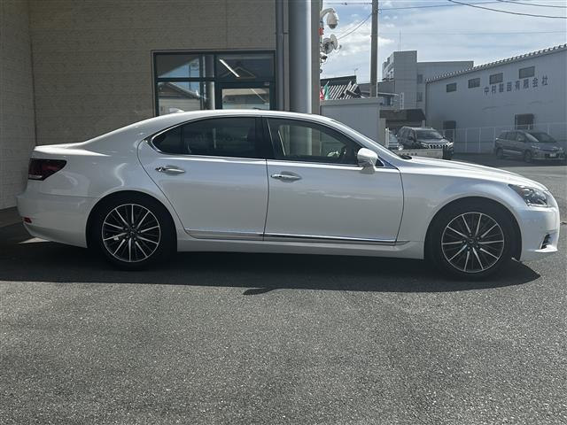 ＬＳ ＬＳ４６０　バージョンＣ　Ｉパッケージ　禁煙車／純正ナビ／サンルーフ／プレミアムサウンド／エアシート／シートヒーター／パワーシート／クルコン／ブラインドスポットモニター／ＥＴＣ２．０／純正１９インチＡＷ／前後クリソナ／ＬＥＤヘッドライト（32枚目）