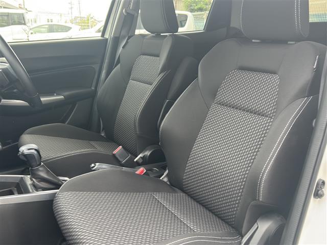 スイフト RSt ディーラーオプションナビ/全方位カメラ/パドルシフト/純正フロアマット/横滑り防止装置/前ドライブレコーダー/ETC/運転席シートヒーター/USB端子/純正ドアバイザー/オートライト/フォグランプ(22枚目)