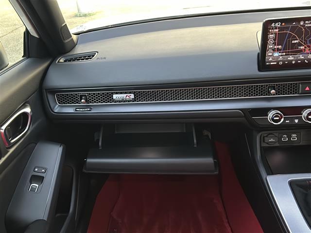 シビック タイプR ワンオーナー/純正9インチSDナビ/バックカメラ/クリアランスソナー前後/ホンダセンシング/衝突軽減ブレーキ/ブラインドスポット/路外逸脱抑制/アダプティブクルーズコントロール/スペアキー×1/保証書(3枚目)