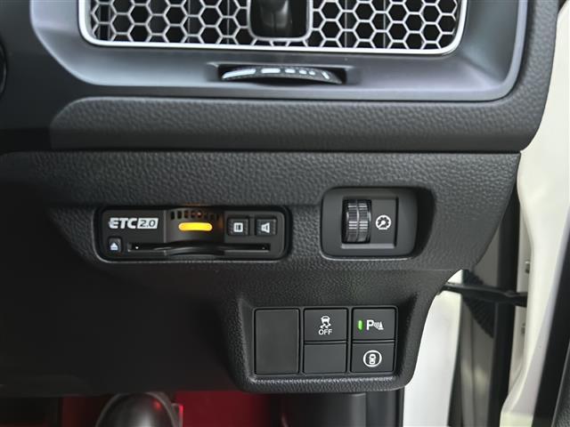 シビック タイプR ワンオーナー/純正9インチSDナビ/バックカメラ/クリアランスソナー前後/ホンダセンシング/衝突軽減ブレーキ/ブラインドスポット/路外逸脱抑制/アダプティブクルーズコントロール/スペアキー×1/保証書(16枚目)