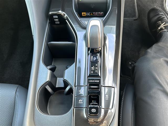 クラウンスポーツ Z ワンオーナー/メーカーオプションナビ/ブラインドスポットモニター/デジタルインナーミラー/フルモデリスタエアロ/メモリーシート/ベンチレーション/AC100W/ステアリングヒーター/置くだけ充電(9枚目)