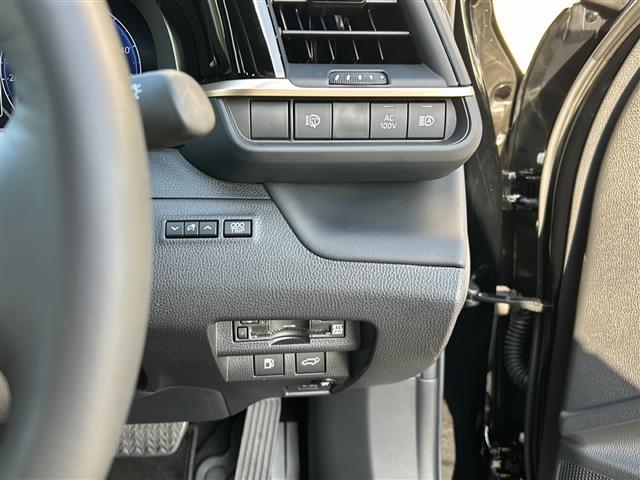 クラウンスポーツ Z ワンオーナー/メーカーオプションナビ/ブラインドスポットモニター/デジタルインナーミラー/フルモデリスタエアロ/メモリーシート/ベンチレーション/AC100W/ステアリングヒーター/置くだけ充電(11枚目)