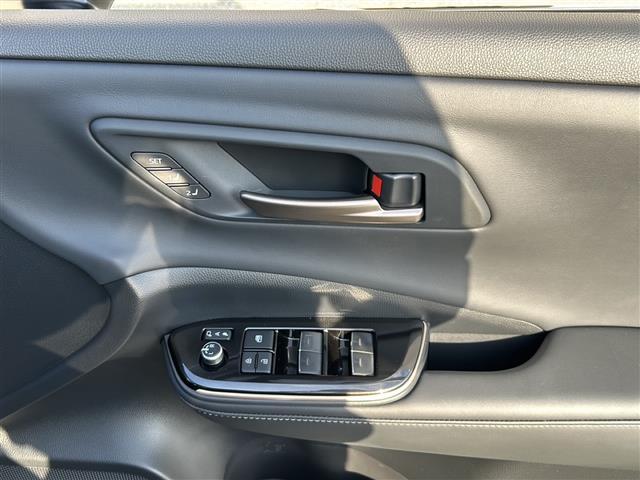 クラウンスポーツ Z ワンオーナー/メーカーオプションナビ/ブラインドスポットモニター/デジタルインナーミラー/フルモデリスタエアロ/メモリーシート/ベンチレーション/AC100W/ステアリングヒーター/置くだけ充電(19枚目)